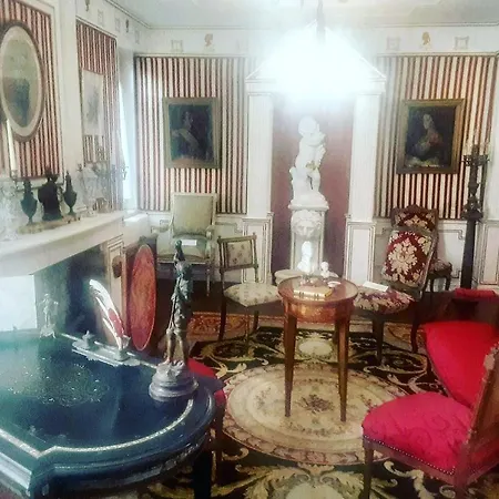 Propriété Charbaymond Couette-café *