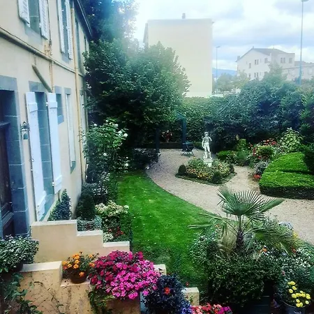 Propriété Charbaymond Couette-café *