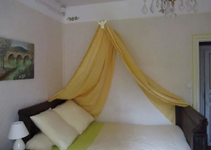 Bed & Breakfast Propriete Charbaymond