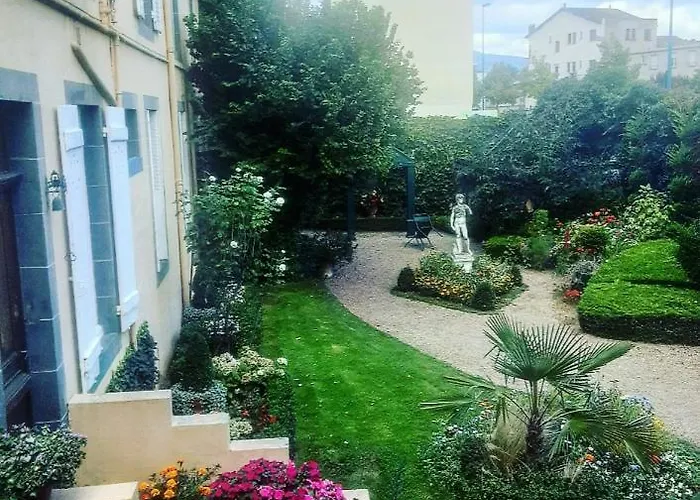 Propriete Charbaymond Bed & Breakfast *